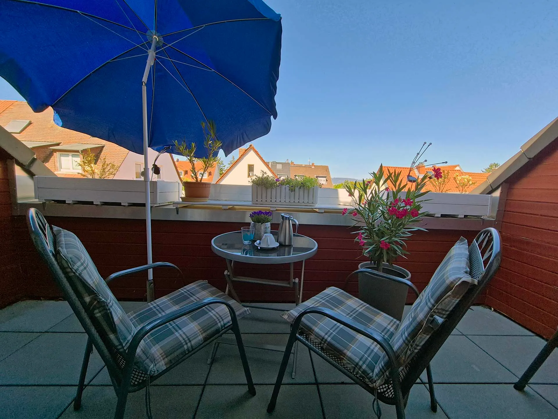 Dachloggia des Frankfurt Bed & Breakfast mit Sitzgelegenheiten